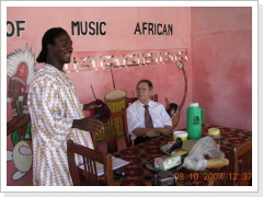 Der Deutsche Botschafter zu Hause in Conakry bei TonTon