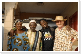 TonTon Mama, TonTons Papa, TonTon und Michael 2007 in Conakry